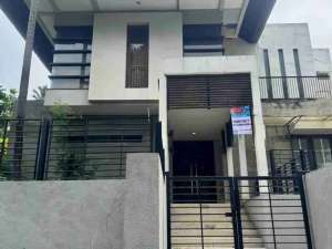 Rumah 2 Lantai SHM Graha Famili lokasi di Surabaya Kota, tersedia melalui melalui situs Olx