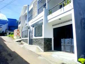 rumah 2 lantai siap huni di jl sadar raya ciganjur jakarta selatan , tersedia melalui melalui situs Olx