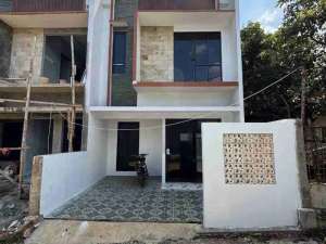 Rumah 2 Lantai Siap Huni Tanpa DP Dekat Stasiun Di Citayam Depok lokasi di Depok Kota, tersedia melalui melalui situs Olx