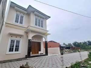 RUMAH 2 LANTAI, SIAP HUNI, 5 MENIT KE KIDS FUN PARK DI BANGUNTAPAN lokasi di Bantul Kab., tersedia melalui melalui situs Olx