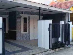 Rumah 2 Lantai, Strategis di Tytyan Kencana Bekasi lokasi di Bekasi Kota, tersedia melalui melalui situs Olx