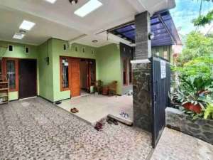 Rumah 2 Lantai Titan Sulfat Blimbing Malang lokasi di Malang Kota, tersedia melalui melalui situs Olx