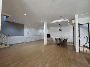 Rumah 2,5lt 10x17 170m type 5KT Cluster Thames JGC Jakarta Garden City lokasi di Jakarta Timur, tersedia melalui melalui situs Olx