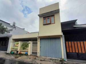 rumah 2lantai Dijualsolo di baturancolomadu Karanganyar lokasi di Surakarta Kota, tersedia melalui melalui situs Olx