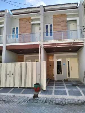 rumah 2lt one gate Surabaya sebelah UPN persis , tersedia melalui melalui situs Olx