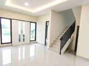 Rumah 3 Kamar, 2 Lantai. Tangerang lokasi di Tangerang Kota, tersedia melalui melalui situs Olx