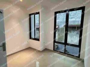 Rumah 3 Lantai 3 Kamar Masuk Mobil dekat RS Husada Jakpus lokasi di Jakarta Pusat, tersedia melalui melalui situs Olx