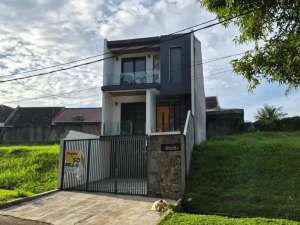 Rumah 3 Lantai - 4KT4KM220 m - Terletak di Bukit Golf Riverside Cimanggis lokasi di Bogor Kab., tersedia melalui melalui situs Olx