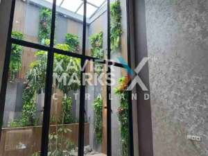 Rumah 3 Lantai Baru, Mewah, Ada Lift, Backyard Keren lokasi di Surabaya Kota, tersedia melalui melalui situs Olx