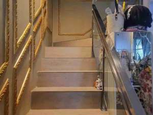 Rumah 3 Lantai, Furnish di JGC, Cakung Jakarta Timur lokasi di Bekasi Kota, tersedia melalui melalui situs Olx