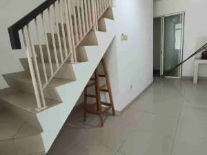 Rumah 3 lantai pik 1 lokasi strategis harga termurah lokasi di Jakarta Utara, tersedia melalui melalui situs Olx