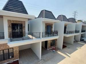 Rumah 3 Lantai Rooftop Harjamukti CibuburNempel MRT Cibubur Lokasi Strategis Dekat Pintu Tol Cimanggis lokasi di Bekasi Kota, tersedia melalui melalui situs Olx