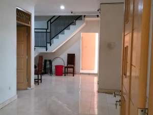 Rumah 5 Kamar Tidur 12 Menit ke Gerbang Tol Kampung Rambutan J-45033 lokasi di Jakarta Timur, tersedia melalui melalui situs Olx