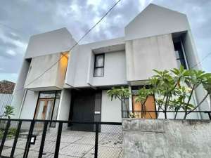 Rumah Aesthetic Industrial Di Tengah Kota Bandung lokasi di Bandung Kota, tersedia melalui melalui situs Olx