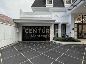 Rumah American Classic Brand New Menteng lokasi di Jakarta Pusat, tersedia melalui melalui situs Olx