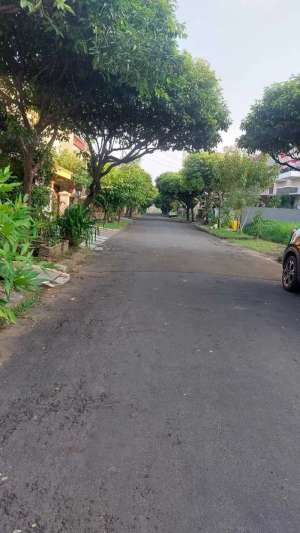 Rumah Apik 2 Setengah Lantai Lingkungan Asri Di Kemang Pratama Bekasi lokasi di Bekasi Kota, tersedia melalui melalui situs Olx