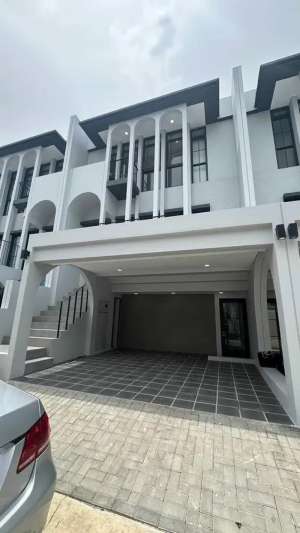 Rumah apik di sewakan di cluster Aether, BSD City lokasi di Tangerang Selatan Kota, tersedia melalui melalui situs Olx