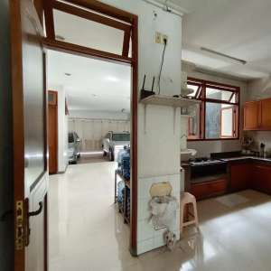 Rumah Araya tahap 1 di Raya Boulevard luas tanah 1.000m2 dengan Indoor pool dan 6 kamar tidur lokasi di Surabaya Kota, tersedia melalui melalui situs Olx