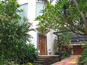 Rumah Asri 2lt di Cluster River Park Bintaro Sek 8 Tangerang Selatan lokasi di Tangerang Selatan Kota, tersedia melalui melalui situs Olx