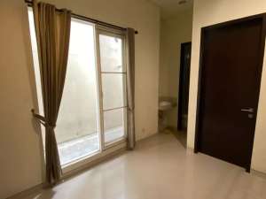 rumah asri di Darmo Permai, dekat pasar modern, one gate, dekat sekolah elyon lokasi di Surabaya Kota, tersedia melalui melalui situs Olx