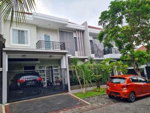 Rumah Bagus 2 Lantai Kawasan Elite Araya Nieuw Indie Malang lokasi di Malang Kota, tersedia melalui melalui situs Olx