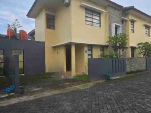 Rumah Bagus Bersih Nyaman Siap Pakai di Perumahan Colomadu Solo. lokasi di Karanganyar Kab., tersedia melalui melalui situs Olx