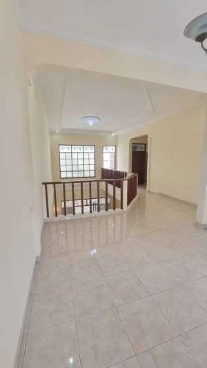 Rumah Bagus dan luas di Kavling Marinir Pondok Kelapa Jaktim lokasi di Bekasi Kota, tersedia melalui melalui situs Olx