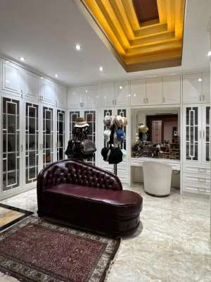 Rumah Bagus di Pondok Indah, Jakarta Selatan lokasi di Jakarta Selatan, tersedia melalui melalui situs Olx