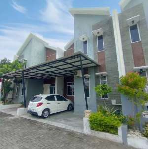 Rumah Bagus Furnished Cluster onegate Colomadu Karanganyar lokasi di Karanganyar Kab., tersedia melalui melalui situs Olx