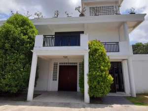 Rumah Bagus Halaman Luas di Denpasar Barat lokasi di Denpasar Kota, tersedia melalui melalui situs Olx