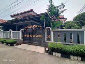 Rumah Bagus Harga Butuh UangHook 150m Dalam KomplekDekat HypermartSta Depok Lama lokasi di Depok Kota, tersedia melalui melalui situs Olx