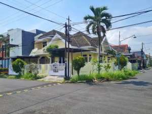 Rumah Bagus Jalan Kembar di Perumahan Elite Poros Jalan Sulfat lokasi di Malang Kota, tersedia melalui melalui situs Olx