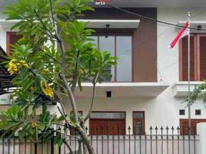 Rumah Bagus Siap Huni Di Area Pondok Indah lokasi di Jakarta Selatan, tersedia melalui melalui situs Olx