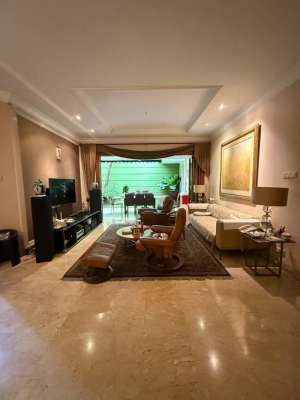 Rumah Bagus Siap Huni Di Senopati Kebayoran Baru lokasi di Jakarta Selatan, tersedia melalui melalui situs Olx