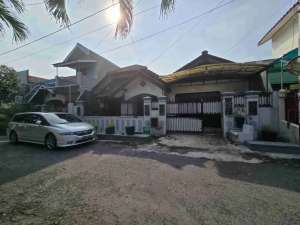 Rumah Bagus Siap Pakai di Perumahan Fajar Indah Baturan Colomadu Solo. lokasi di Surakarta Kota, tersedia melalui melalui situs Olx