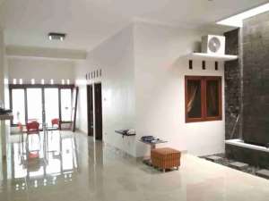 Rumah Bagus Strategis Tengah kota Kerten Laweyan SOLO Surakarta lokasi di Surakarta Kota, tersedia melalui melalui situs Olx