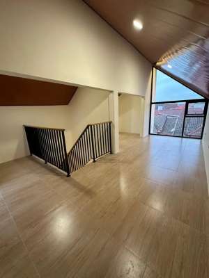 RUMAH BANGUNAN BARU FLAMBOYAN ALAM SUTERA lokasi di Tangerang Selatan Kota, tersedia melalui melalui situs Olx