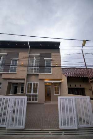 Rumah baru 2 lantai komplek cisaranten arcamanik kota Bandung lokasi di Bandung Kota, tersedia melalui melalui situs Olx