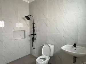 Rumah Baru 2 Lantai Siap Huni di Bulevar Hijau Harapan Indah Bekasi lokasi di Bekasi Kota, tersedia melalui melalui situs Olx