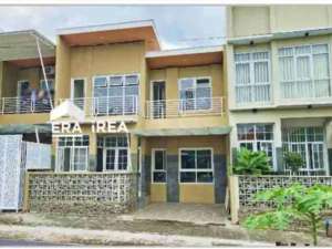 rumah baru 2lantaiDijualsolo di mojosongo jebres lokasi di Surakarta Kota, tersedia melalui melalui situs Olx