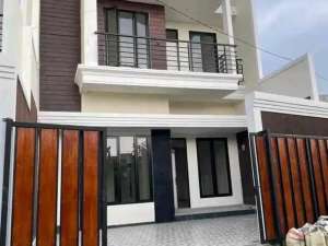 rumah baru 2lt luas mewah 1M an Sby Timur lokasi di Surabaya Kota, tersedia melalui melalui situs Olx