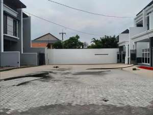 Rumah baru Araya row 4 mobil lebar 7 harga 2Man lokasi di Surabaya Kota, tersedia melalui melalui situs Olx