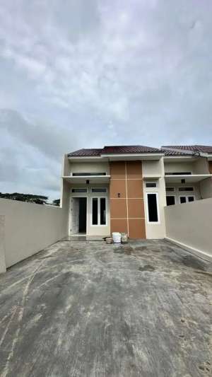 Rumah baru, di Blok E. Rapak Indah. Samarinda lokasi di Samarinda Kota, tersedia melalui melalui situs Olx