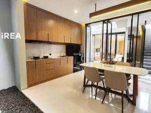 RUMAH BARU DI SOLO BARU DEKAT RS INDRIATI SOLO BARU lokasi di Surakarta Kota, tersedia melalui melalui situs Olx