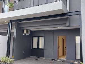 Rumah Baru Eksklusive di pinggir jalan di Jagakarsa, Jakarta Selatan lokasi di Jakarta Selatan, tersedia melalui melalui situs Olx