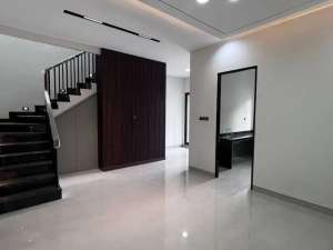 RUMAH BARU GRESS Dian Istana 2 Lantai full Marmer dan Granit lokasi di Surabaya Kota, tersedia melalui melalui situs Olx