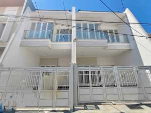 Rumah Baru Gress Mulyosari Surabaya lokasi di Surabaya Kota, tersedia melalui melalui situs Olx