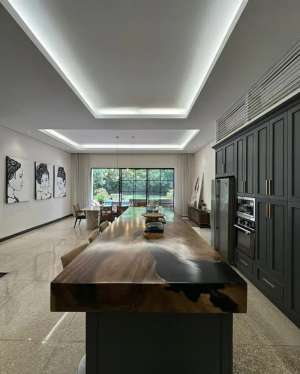 Rumah Baru Kebayoran Baru 3 Lantai Lokasi Strategis lokasi di Jakarta Selatan, tersedia melalui melalui situs Olx