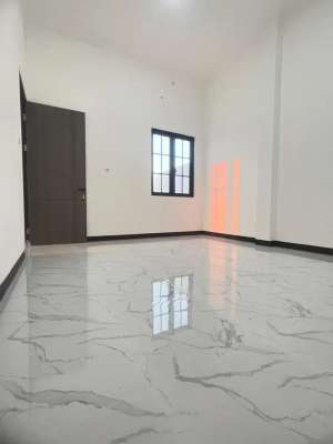 Rumah Baru Lebar 9 Babatan Pantai Dkt Mulyosari, Pakuwon City Kenjeran lokasi di Surabaya Kota, tersedia melalui melalui situs Olx