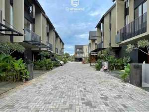 Rumah Baru Mewah Dalam Townhouse Besar Lokasi Strategis Di Lebak Bulus lokasi di Tangerang Selatan Kota, tersedia melalui melalui situs Olx